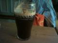 ..mens Cynthia drakk Guinness