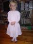 16:30 Glad Sara med penkjole som Oldemor Eli sydde til sine d�tre